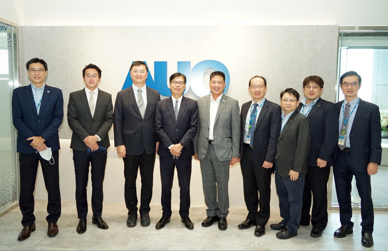 金世豪光電前進亞灣成立「AUO解決方案研發中心」，作為多元場域解決方案研發及試驗場域（圖中左為高雄市長陳其邁、圖中右為金世豪光電董事長彭双浪）